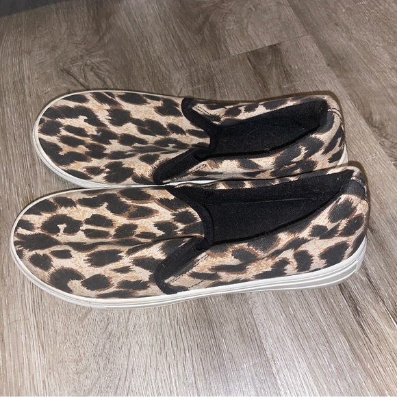 Leopard / cheetah slip on sneaker - Picture 2 of 2
